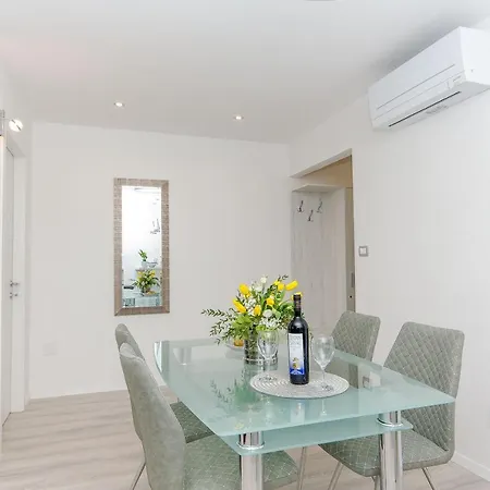 Astrid Apartment *