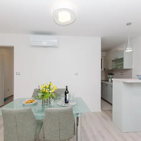 Astrid Apartman *